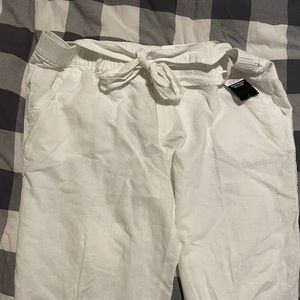 White paperbag cropped pants